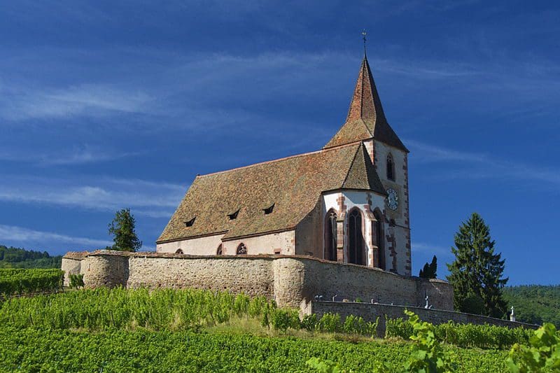 pa00085463-eglise-mixte-saint-jacques-le-majeur-son-enceinte-fortifiee