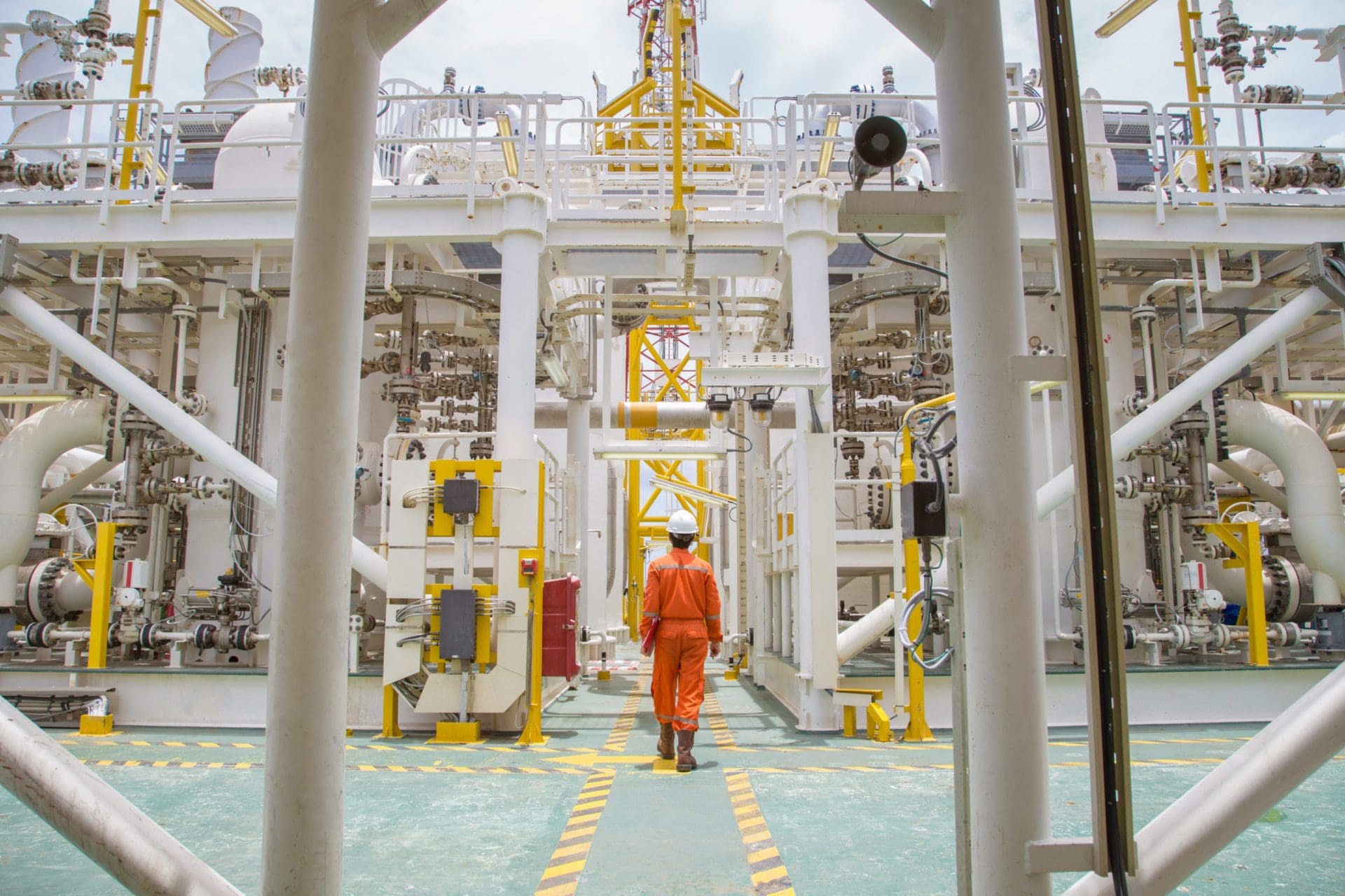 Technician,Walking,Through,Offshore,Oil,And,Gas,Process,For,Checking