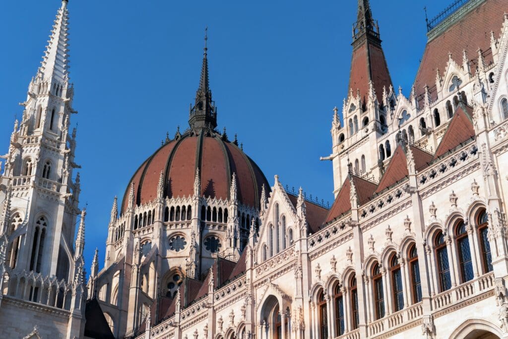 Hollywood Actress to Narrate Documentary About Hungarian Parliament