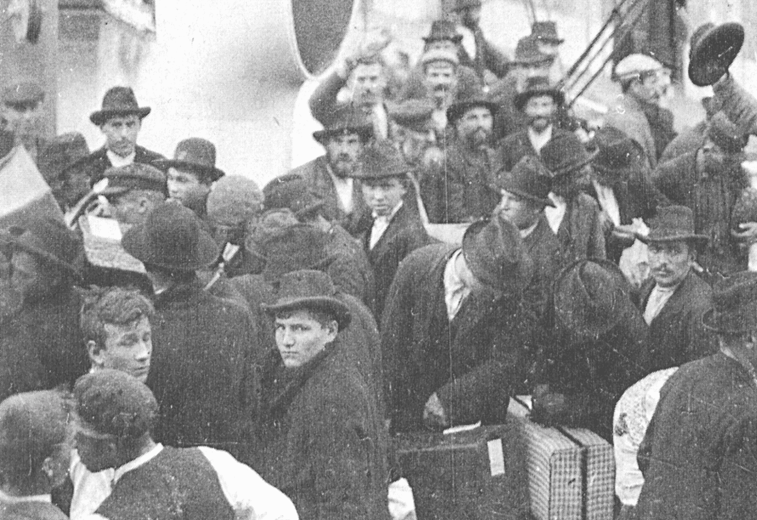 Sore Losers or Dangerous Terrorists? The Left-Wing Emigration in 1921