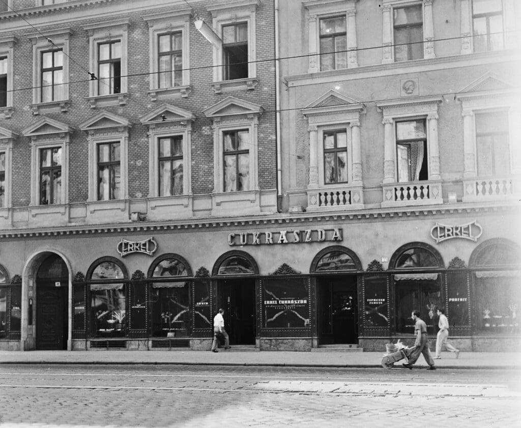 Budapest’s 130-Year-Old Hauer Cake Shop Closes Due to Rising Energy Prices