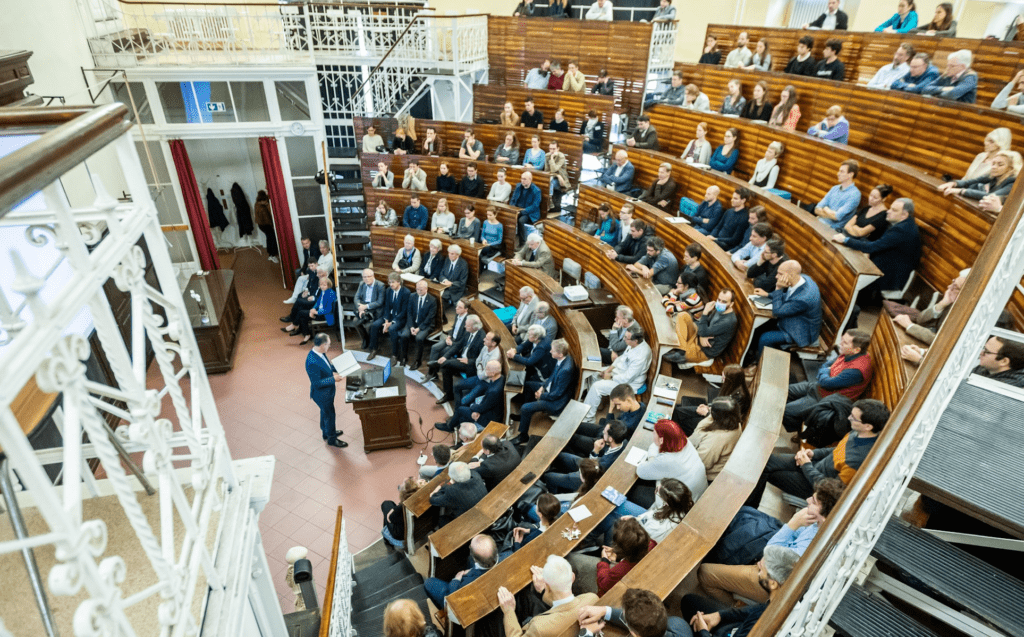 Hungarian University Signs Agreement with Harvard