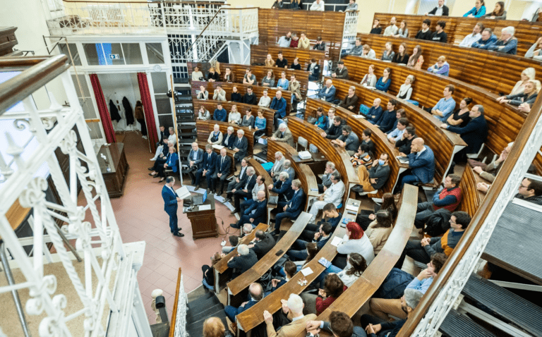 Hungarian University Signs Agreement with Harvard