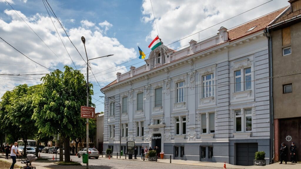 Ukrainian Authorities Ban Hungarian Flag and Anthem at School Year Opening in Transcarpathian Munkács