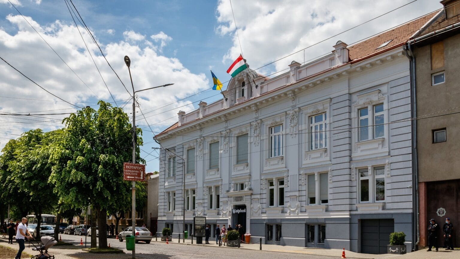 Ukrainian Authorities Ban Hungarian Flag and Anthem at School Year Opening in Transcarpathian Munkács