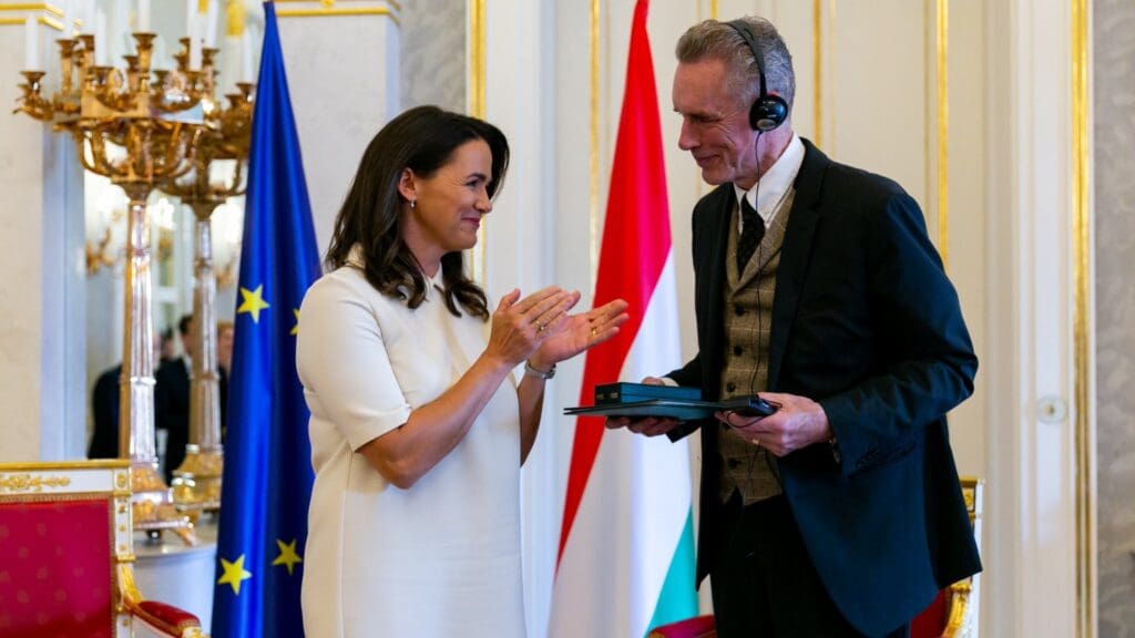 While Canada Vilifies Him, Hungary Recognises Dr Jordan B. Peterson’s Work with High State Award