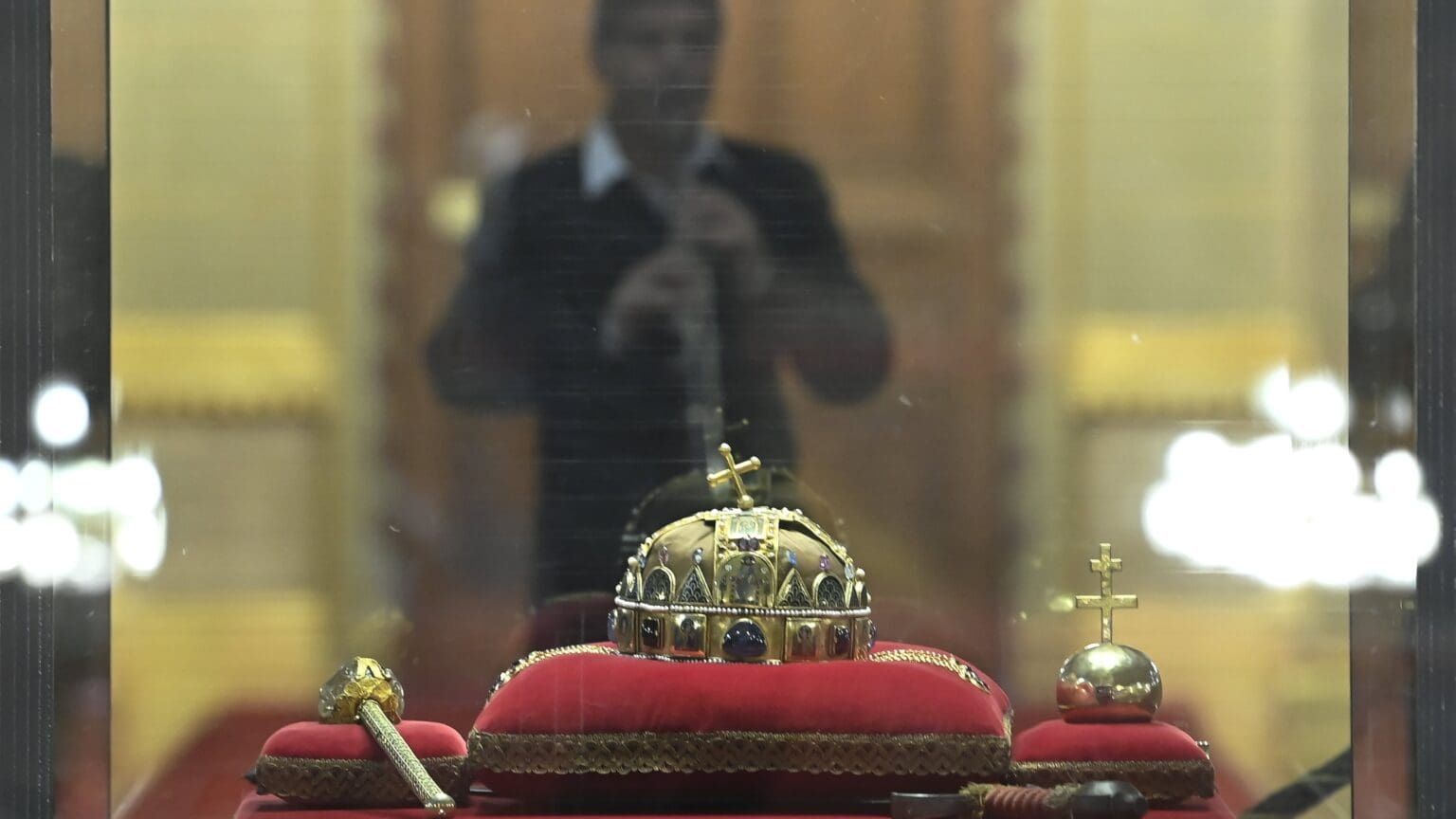 The Idea of Kingship and the Holy Crown of Hungary