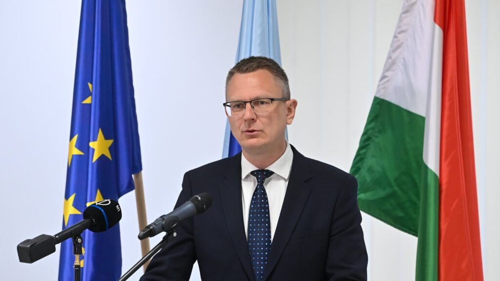 Minister of State Bence Rétvári: The EU Enriches  Human Smugglers