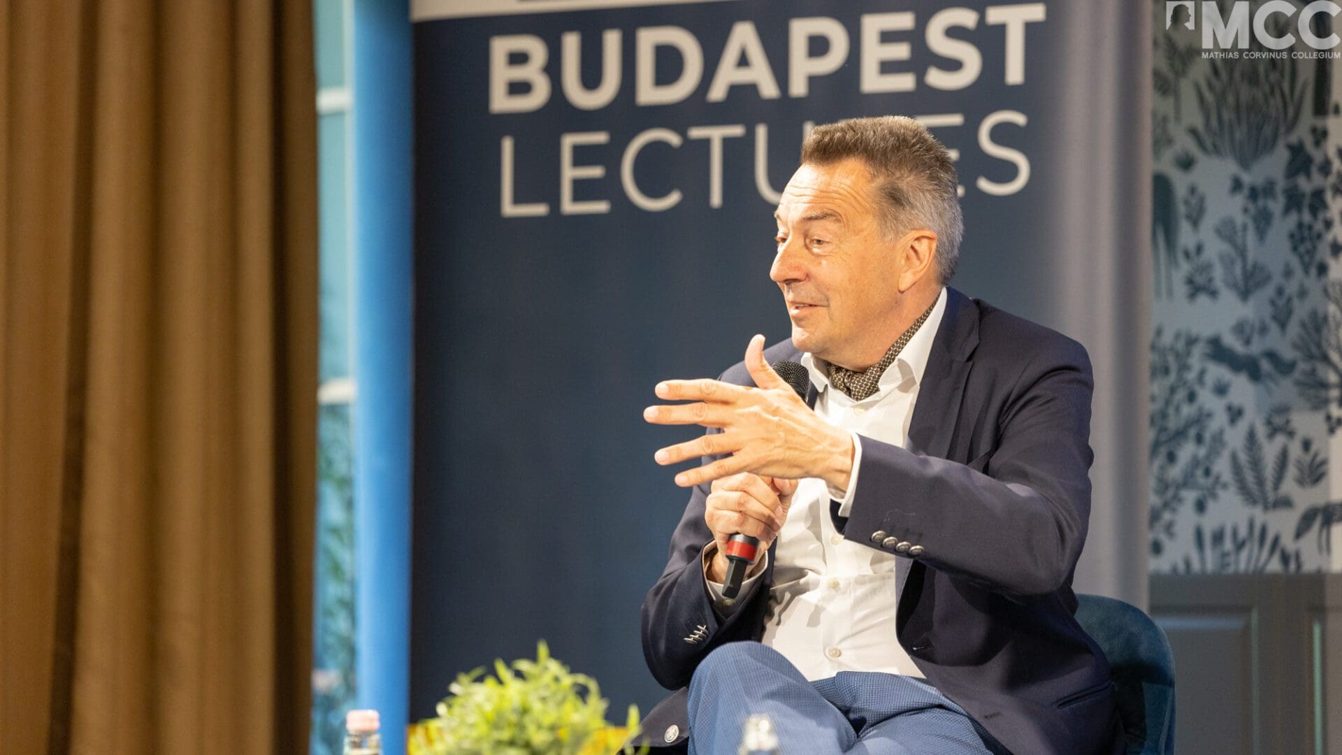 Peter Maurer speaking at the Budapest Lectures event of MCC on 29 April 2023.