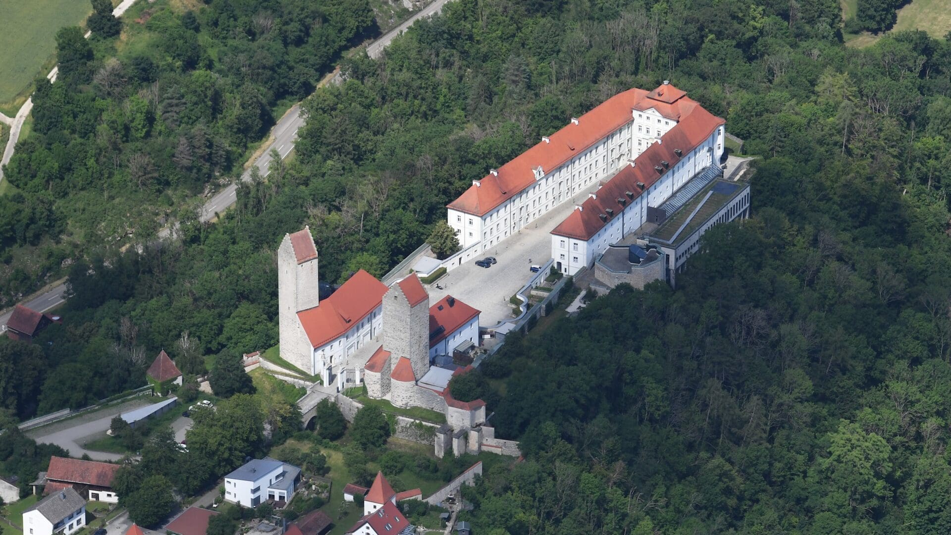 Aerial image of the Hirschberg Castle