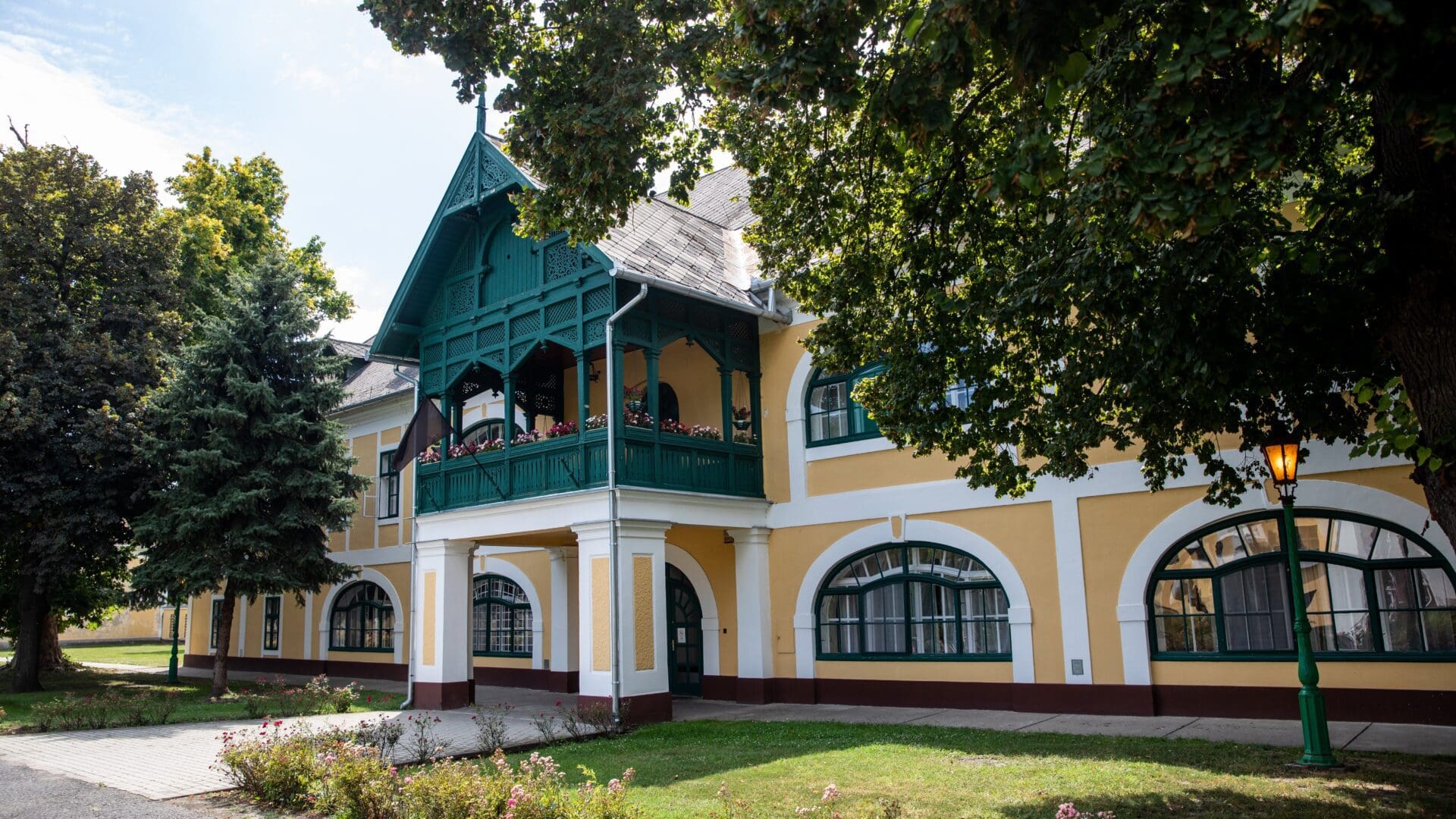 The former headquarters of the Mezőhegyes military stud-farm command.