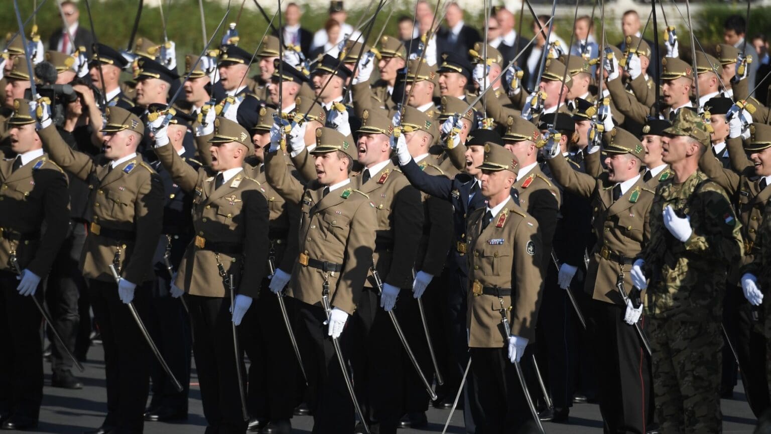 Most Hungarians Oppose Reintroducing Conscription, Poll Finds
