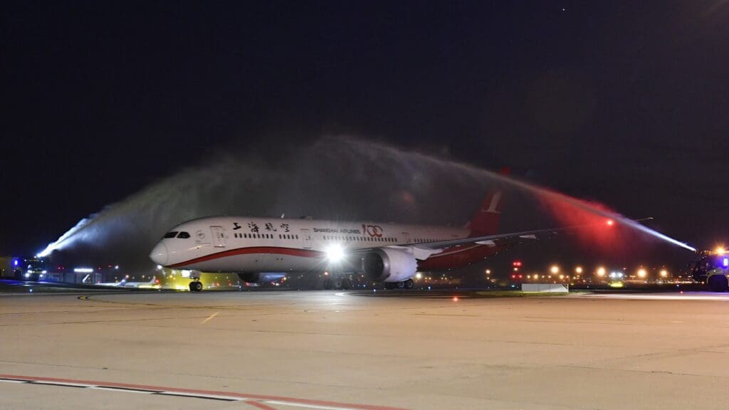 First Commercial Flight Between Ningbo and Budapest Launched