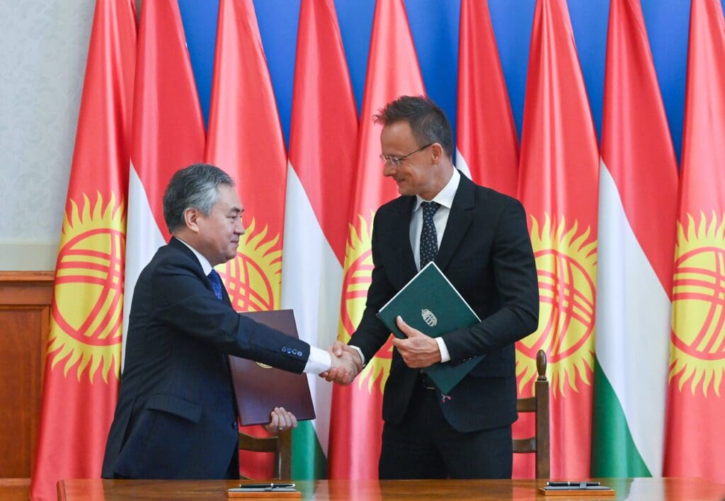 Péter Szijjártó Holds Talks with Kyrgyz Counterpart