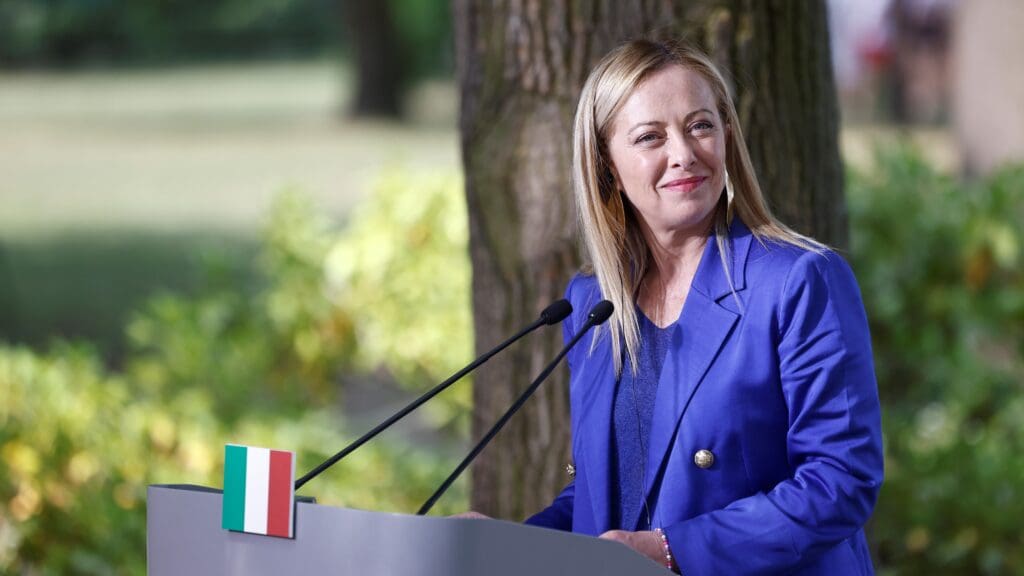 Giorgia Meloni Endorses Hungarian Stance against Migrant Redistribution