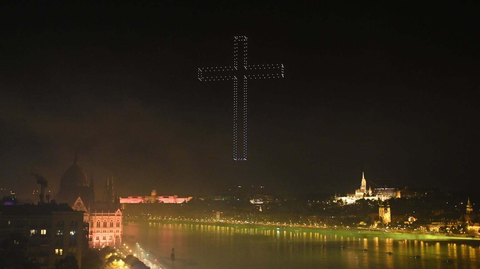 Cross Displayed At St Stephen’s Day Fireworks Lauded Internationally on Social Media