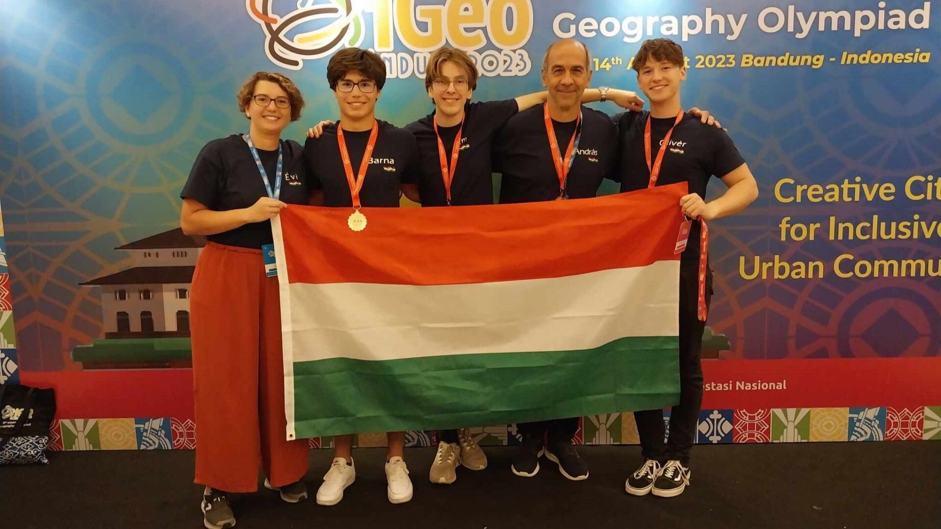 The Hungarian medal-winners at the iGeo 2023 in Indonesia with their tutors.