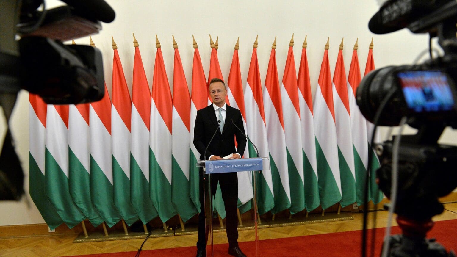 Péter Szijjártó Announces Diplomatic Summit on the Side-Lines of the Athletics World Championships 