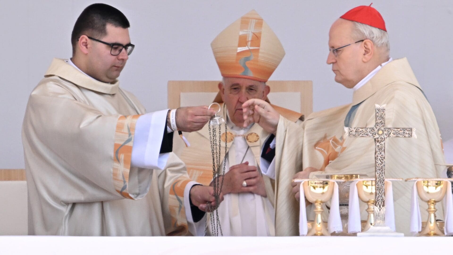 Pope Francis (C) and Cardinal Peter Erdo (R), Archbishop of Esztergom-Budapest and Primate of Hungary, celebrate a holy mass at Kossuth Lajos' Square during the Pope's visit in Budapest on April 30, 2023, the last day of his tree-day trip to Hungary.