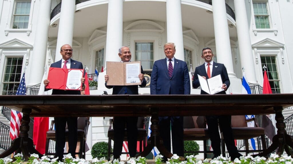 (L-R) Bahrain Foreign Minister Abdullatif al-Zayani, Israeli Prime Minister Benjamin Netanyahu, US President Donald Trump, and UAE Foreign Minister Abdullah bin Zayed Al-Nahyan after the signing of the Abraham Accords at the White House on 15 September 2020.