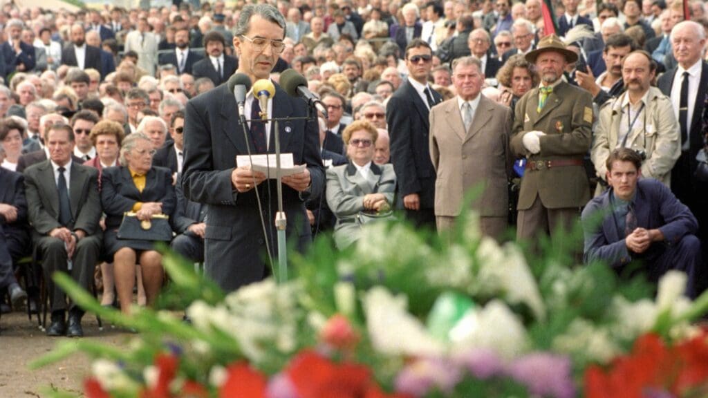 Miklós Horthy’s grandson, István Horthy Jr speaking at the former Regent’s reburial in Kenderes on 4 September 1993.