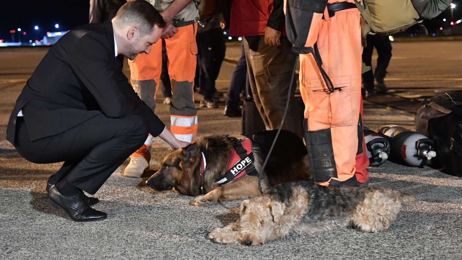 Hungarian Rescue Teams Return Home from Libya