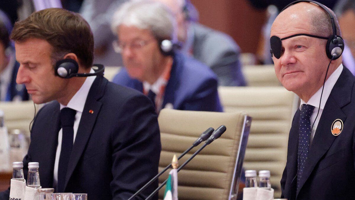 French President Emmanuel Macron (L) and German Chancellor Olaf Scholz attend the second working session of the G20 Leaders' Summit in New Delhi on 9 September 2023.