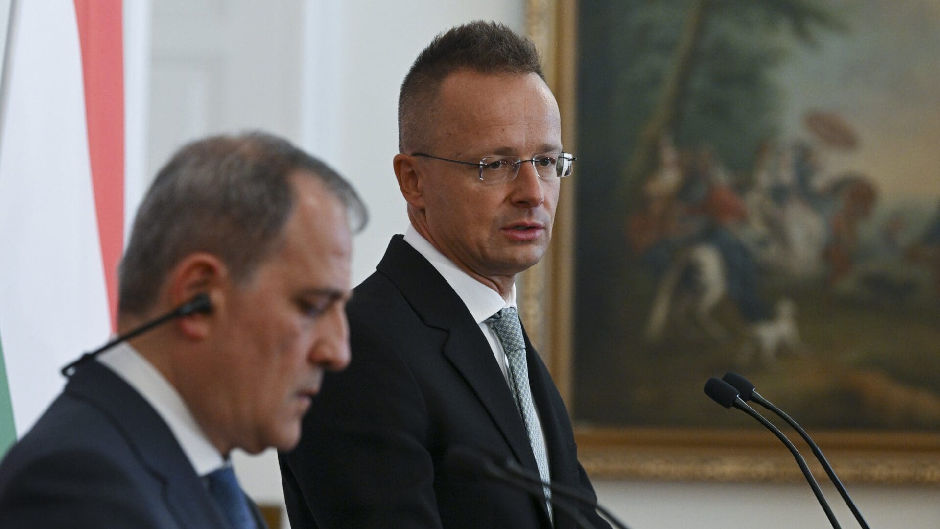 Péter Szijjártó (R) and his Azeri counterpart in Budapest on 4 September 2023.