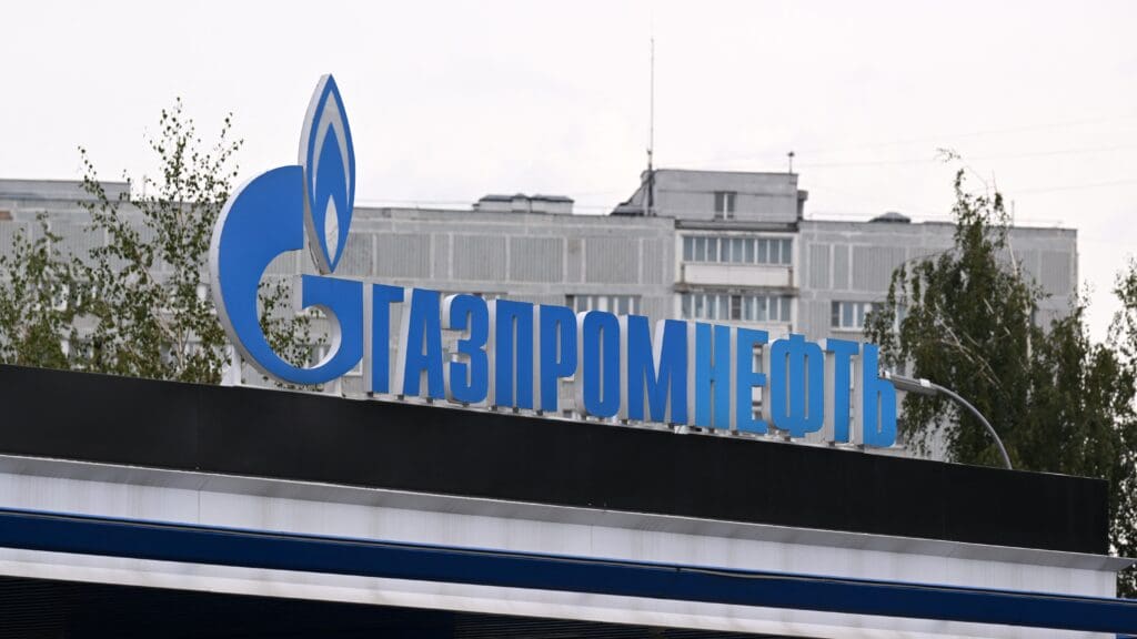 Gazprom Increases Gas Deliveries to Hungary and China, Seeking New Markets