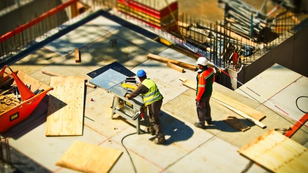 Workers in helmets at a construction site (illustration).