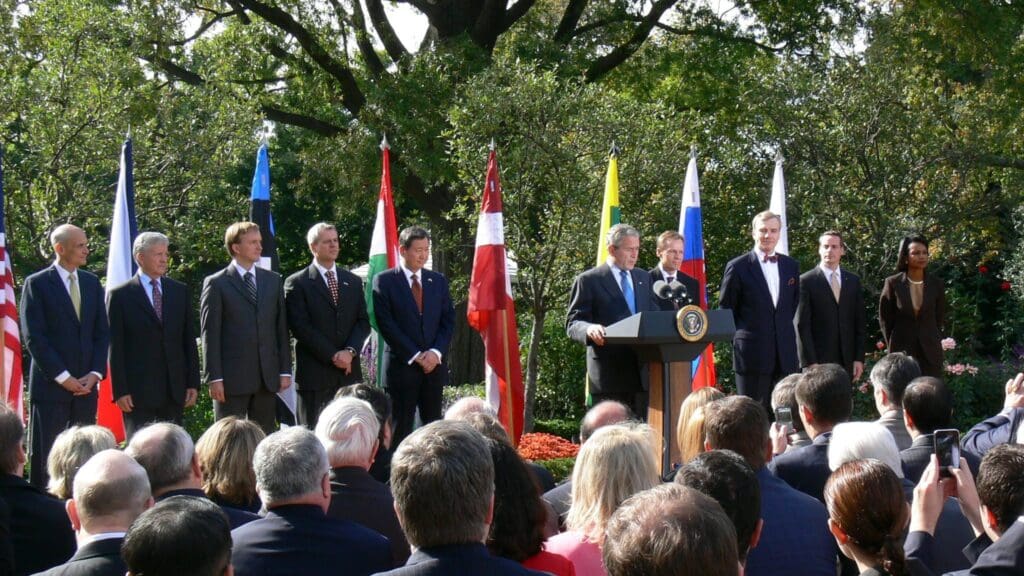 George W. Bush announces the extension of the Visa Waiver Programme to seven additional countries, including Hungary, in the Rose Garden of the White House on 17 October 2008.