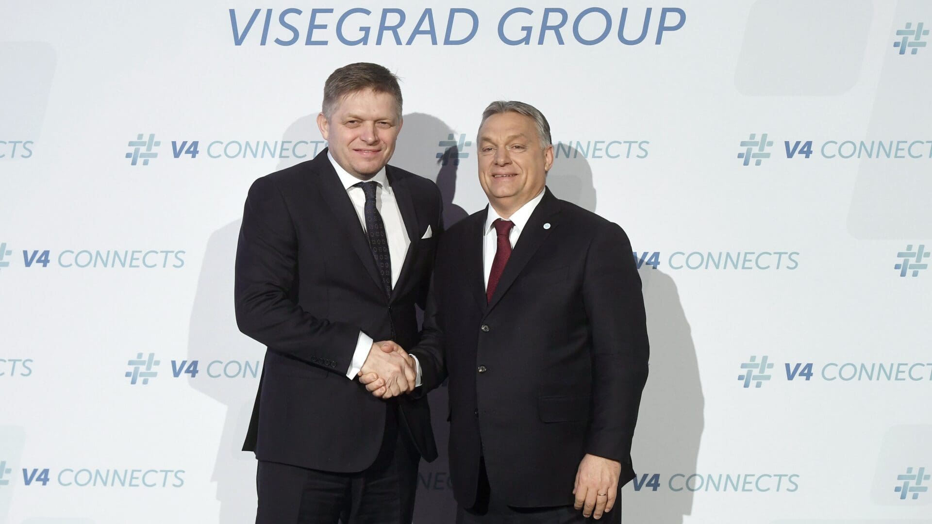 Robert Fico and Viktor Orbán (R) on 26 January 2018 in Budapest.
