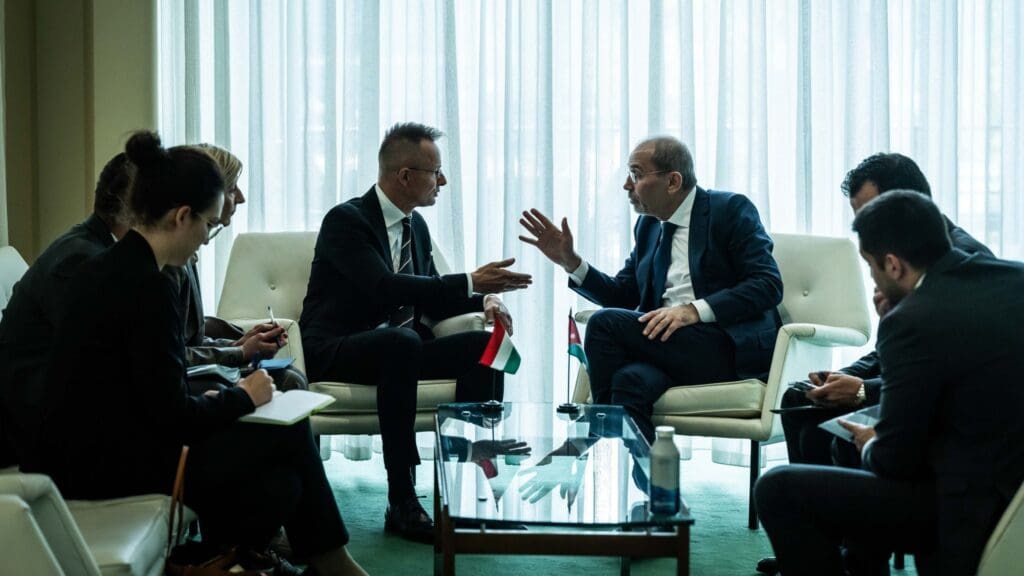 Minister Szijjártó talking to Jordanian Deputy PM and Foreign Minister Ayman Safadi on 24 October 2023 in New York City.