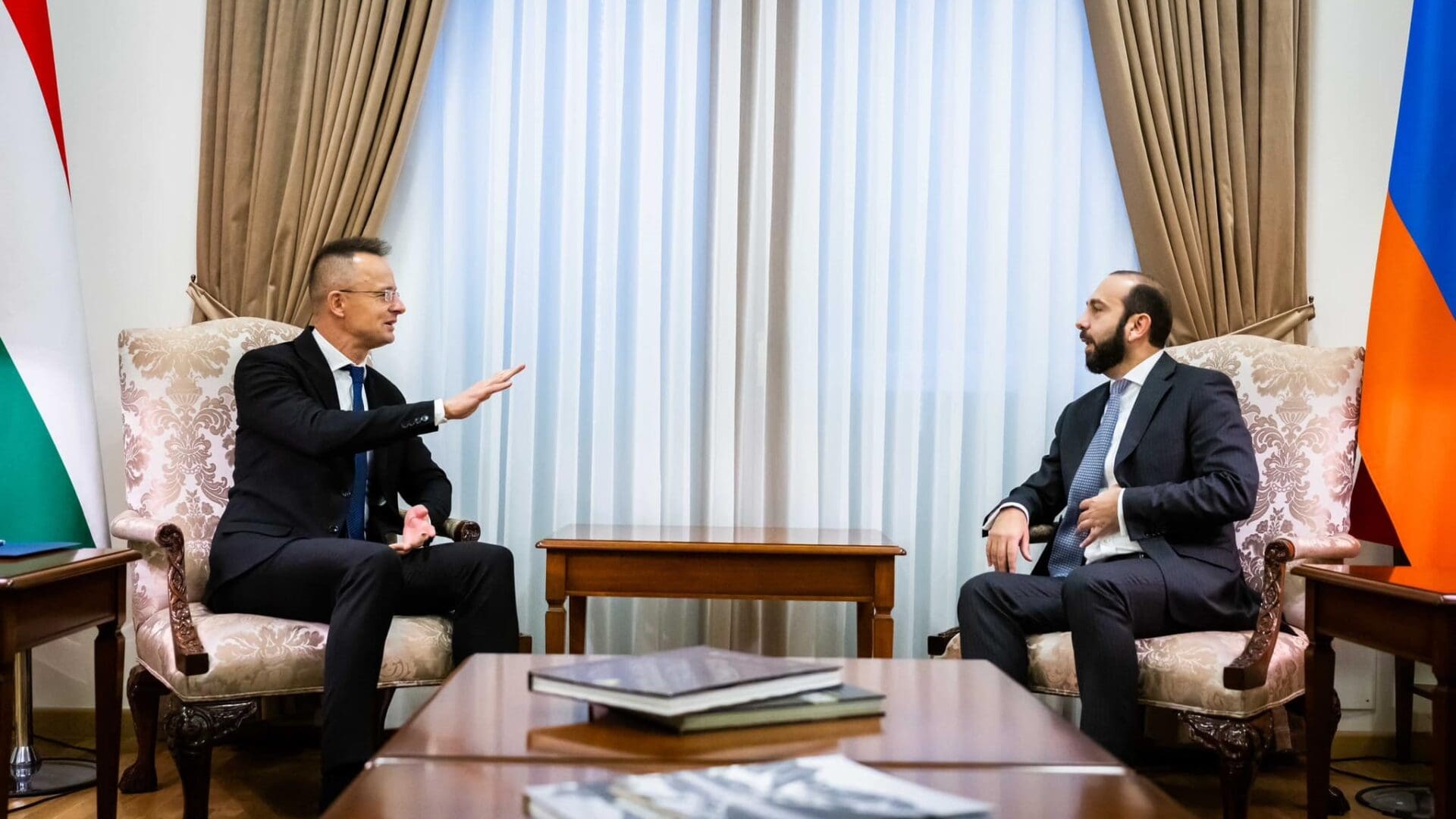 Péter Szijjártó in his one-on-one with his Armenian counterpart in Yerevan on 27 October 2023.