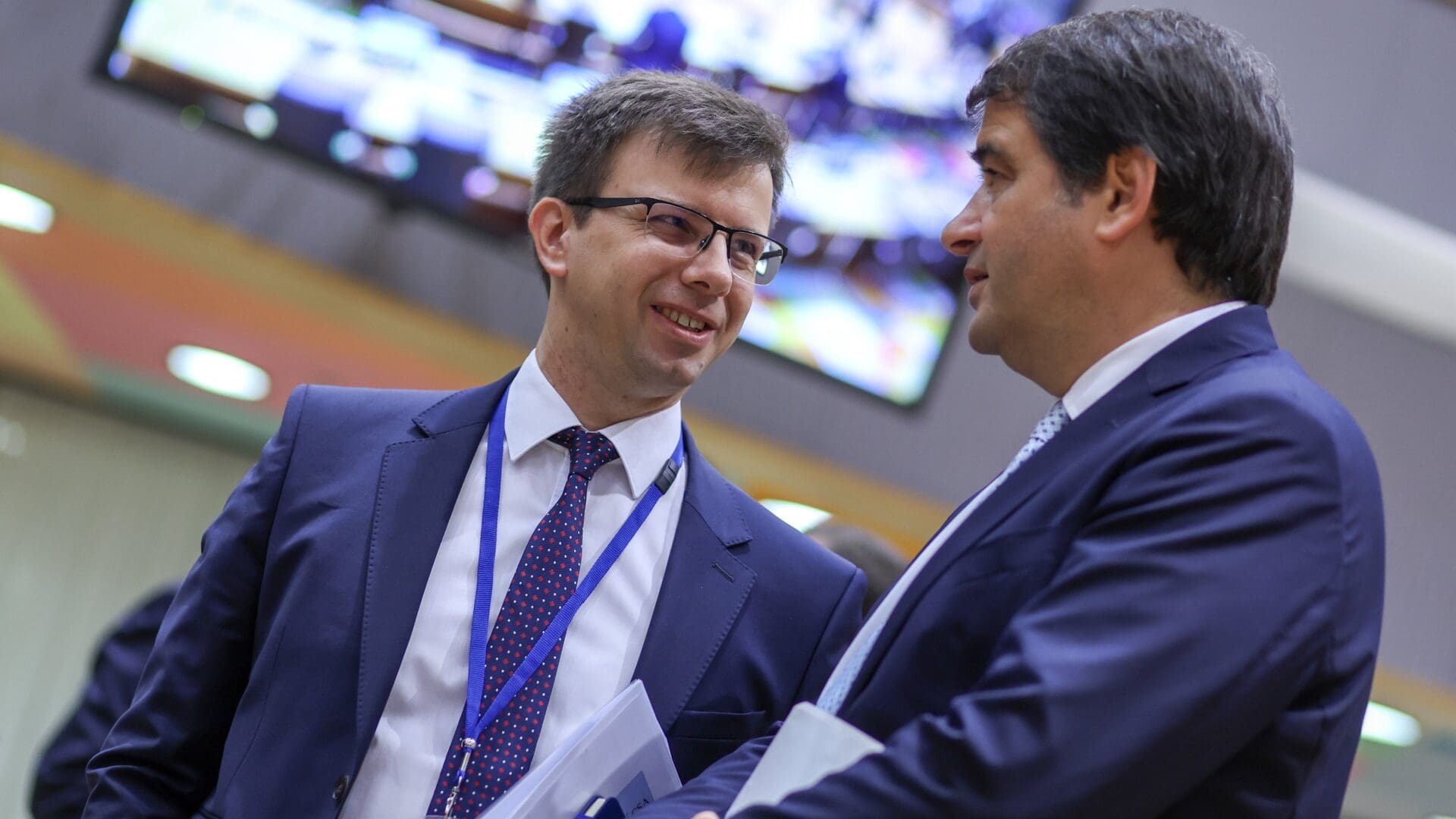 János Bóka conversing with his Italian counterpart Raffaele Fitto on 15 November 2023 in Brussels.