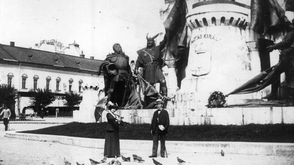 The statue of King Matthias in Kolozsvár (today, Cluj-Napoca) in 1913.