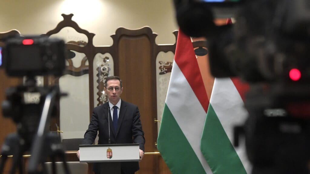 Finance Minister Mihály Varga holds a press briefing at the headquarters of the Hungarian State Treasury on 7 December 2023.