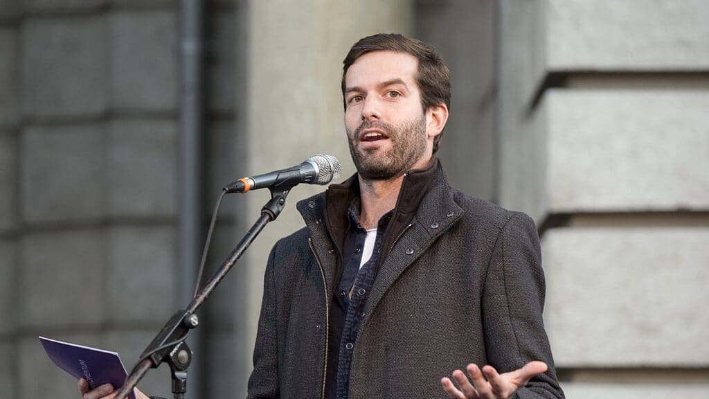 Opposition MP András Fekete-Győr Refuses to Resign Despite Conviction