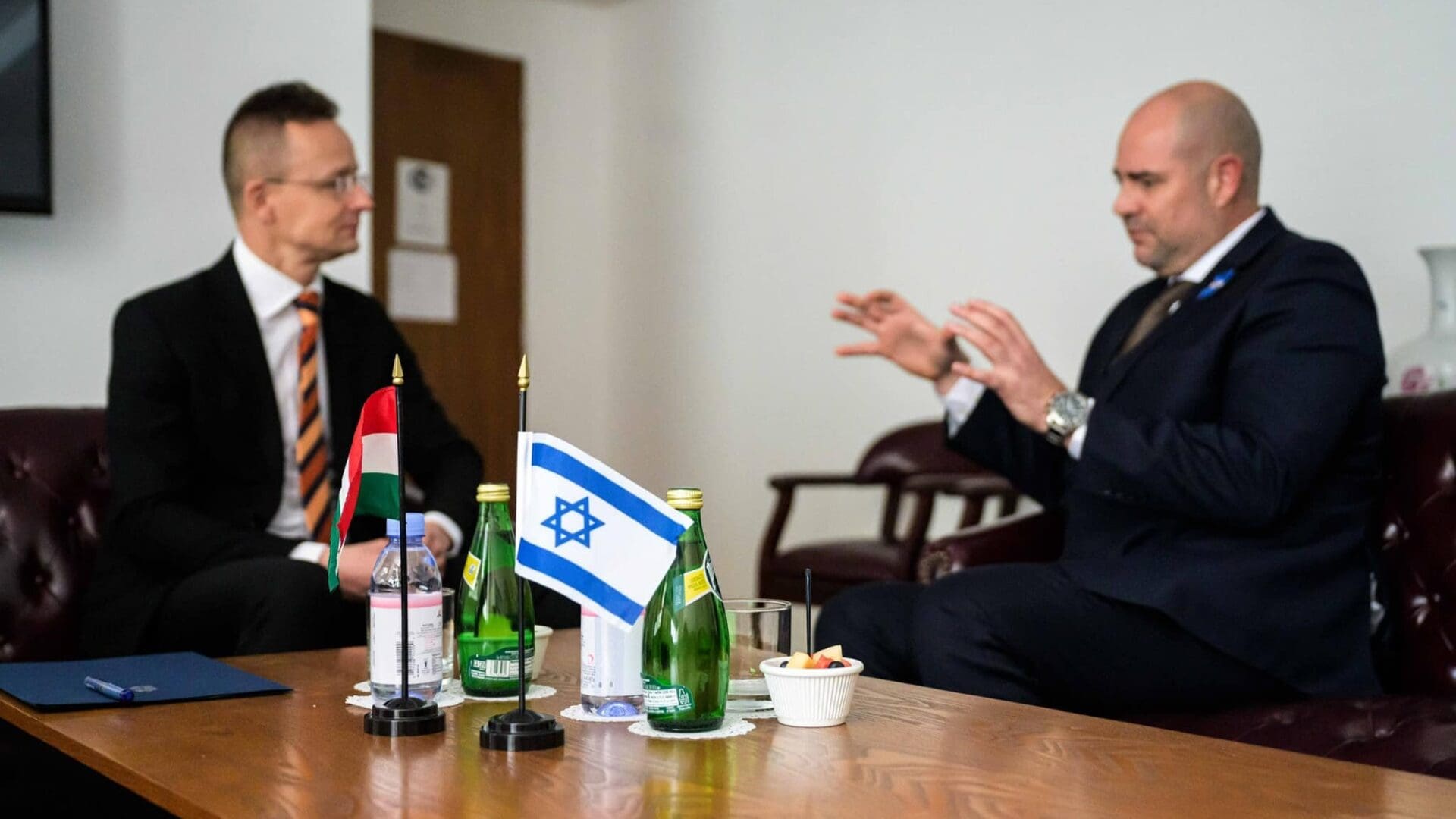 Péter Szijjártó (L) with Speaker of the Knesset Amir Ohana on 9 February 2024 at the UN in New York,