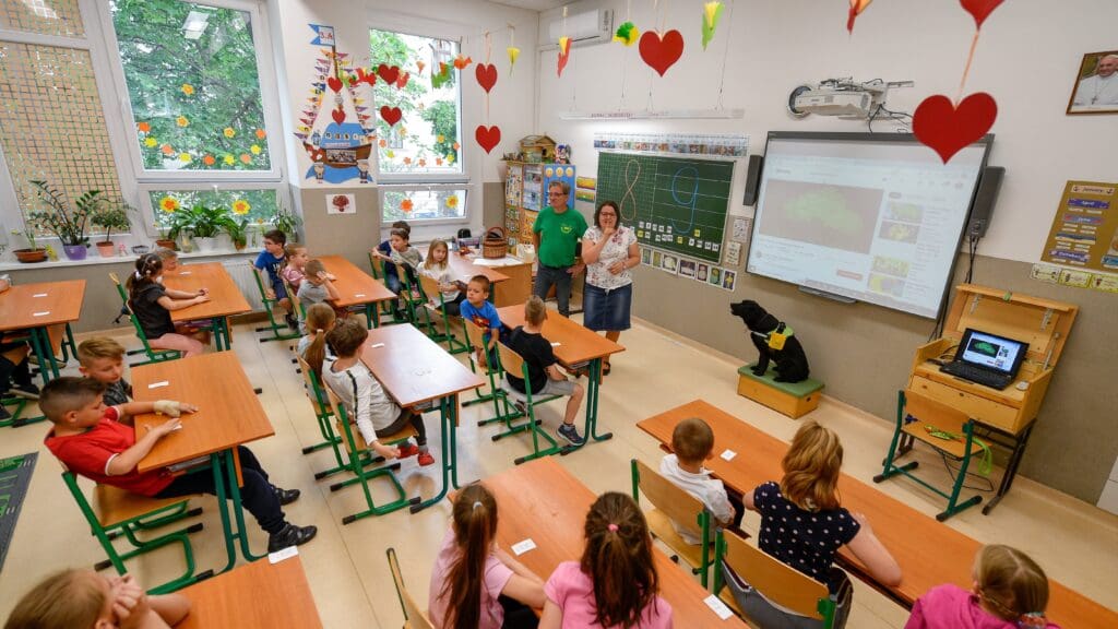 A dog-assisted Maths lesson in a second form class of the Debrecen Szent József Catholic primary school on 24 May 2022.