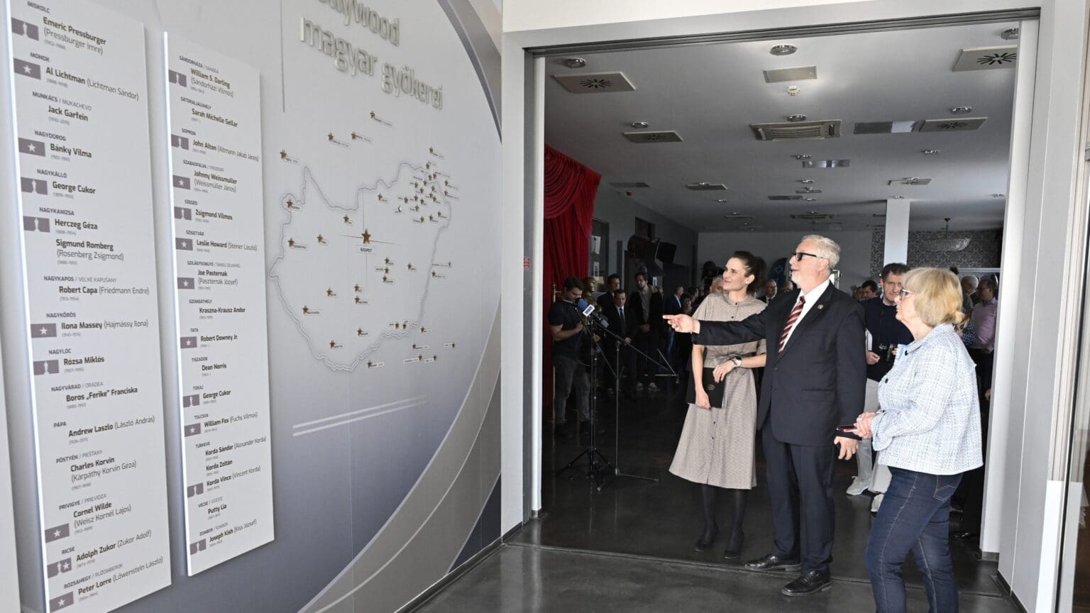 Wall of Hollywood Celebrities of Hungarian Origin Inaugurated in Budapest