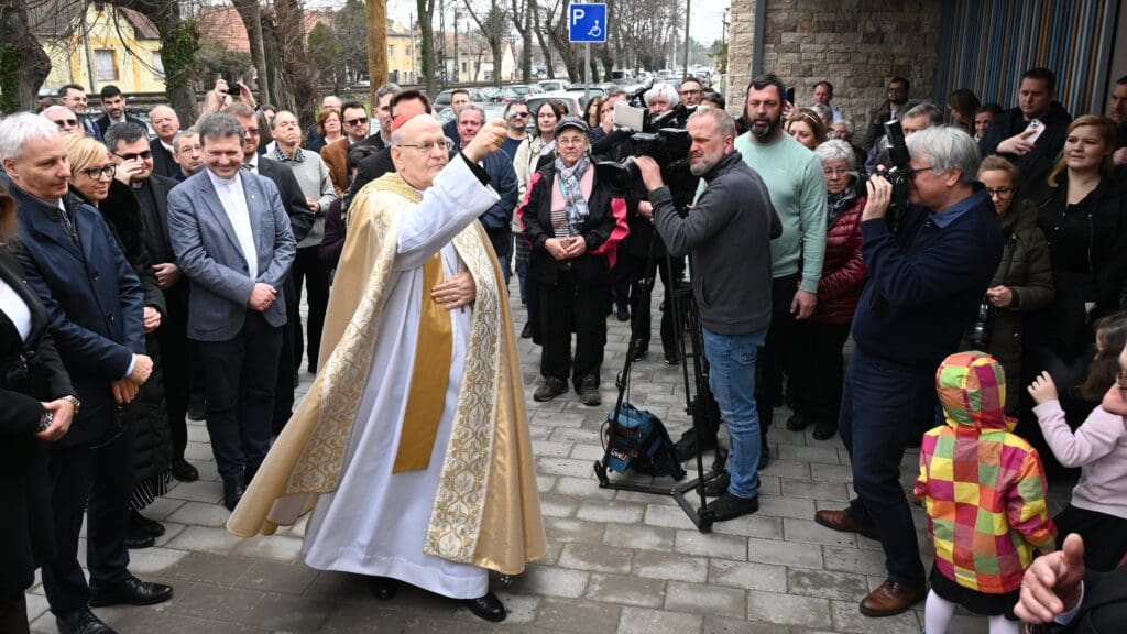 Cardinal Péter Erdő, Metropolitan Archbishop of Esztergom-Budapest consecrates the Good Shepherd Catholic kindergarten at the inauguration ceremony in Budakalász on 15 February 2024.