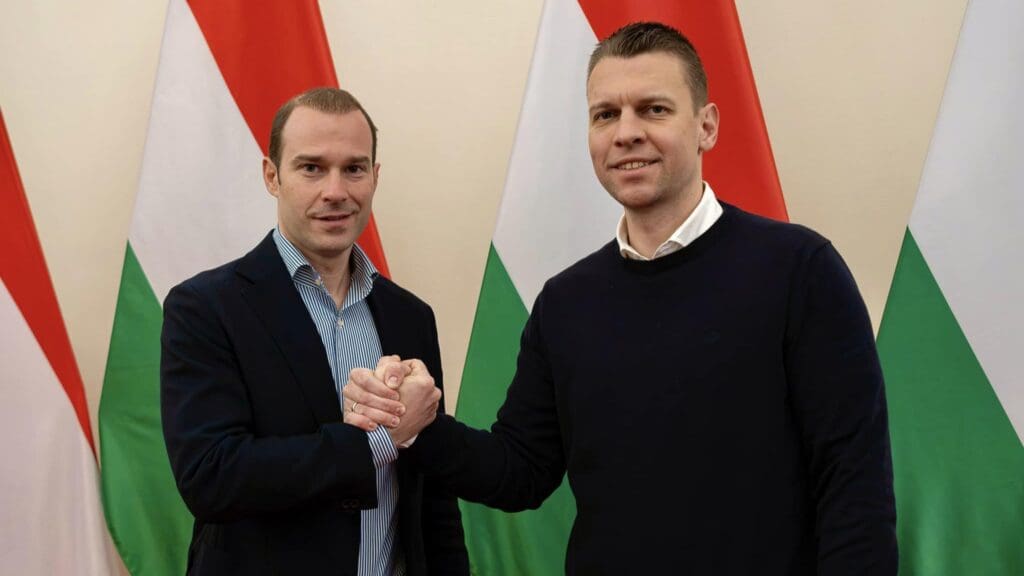 István Hollik (L) and Tamás Menczer on 3 April 2024