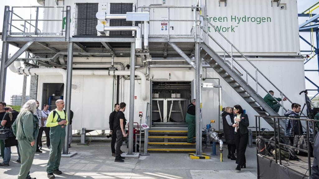 MOL Unveils Central Europe’s Largest Green Hydrogen Plant in Hungary