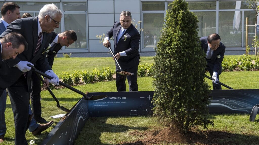 Prime Minister Viktor Orbán (C) and Young Hyun Jun (C-R), CEO of Samsung SDI, plant trees at the opening ceremony of Samsung’s factory in Göd, Hungary on 29 May 2017.