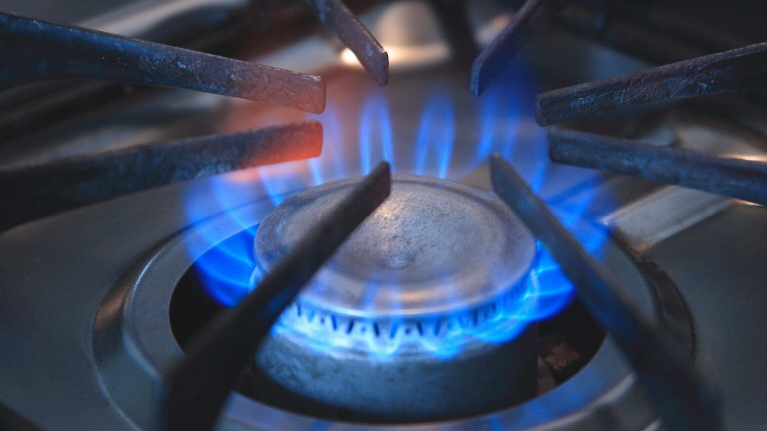 Hungarian Families Enjoy Europe’s Cheapest Energy this Winter