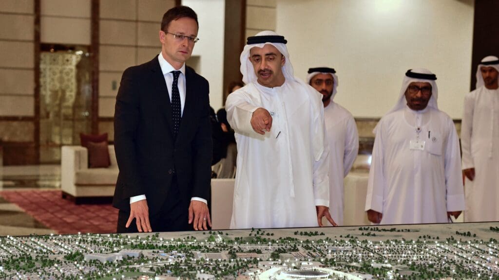 Hungarian Foreign Minister Péter Szijjártó and his UAE counterpart Sheikh Abdullah Bin Zayed in Abu Dhabi on 12 November 2018