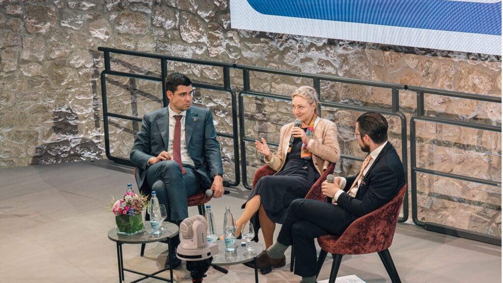 Dr Barbara Kolm, founder and Director of the Austrian Economics Center (C), and Dr Ádám Banai, Managing Director of the Hungarian National Bank for Monetary Policy Instruments (L) in the first panel of the conference