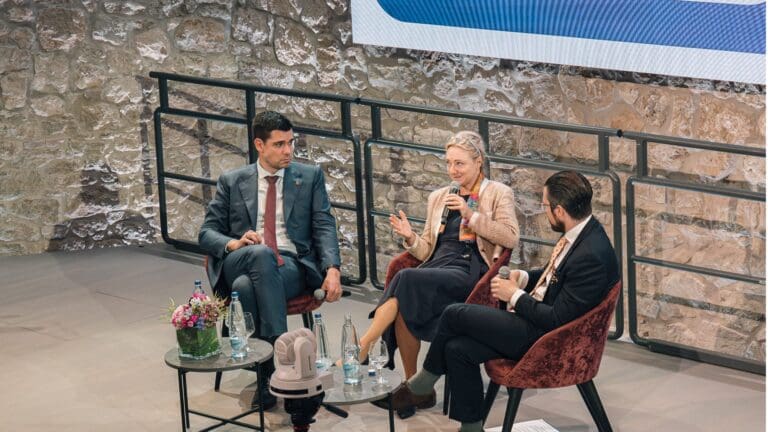 Dr Barbara Kolm, founder and Director of the Austrian Economics Center (C), and Dr Ádám Banai, Managing Director of the Hungarian National Bank for Monetary Policy Instruments (L) in the first panel of the conference