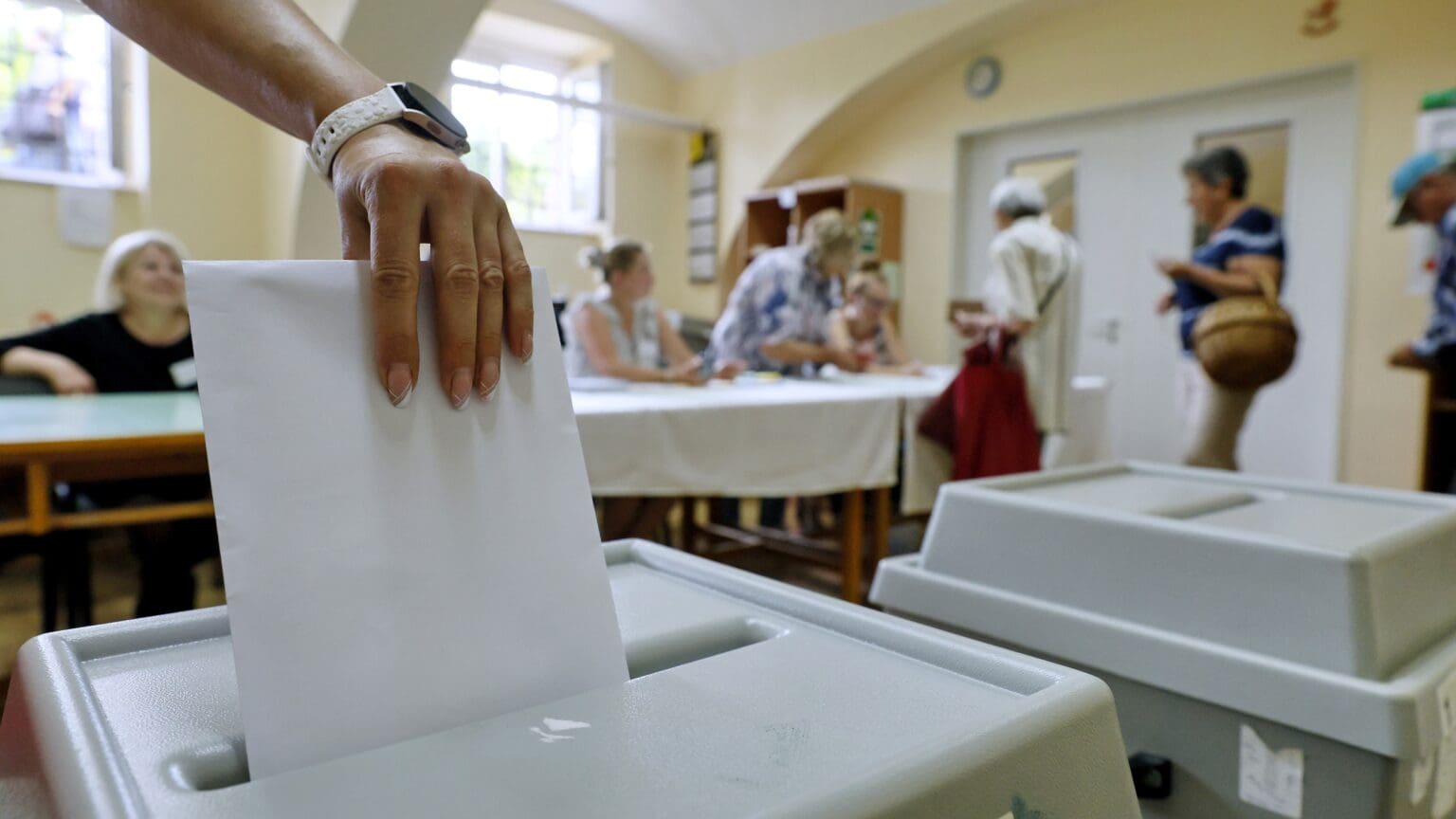 Early Parliamentary Elections Idea Rejected by Most Hungarians, Poll Finds